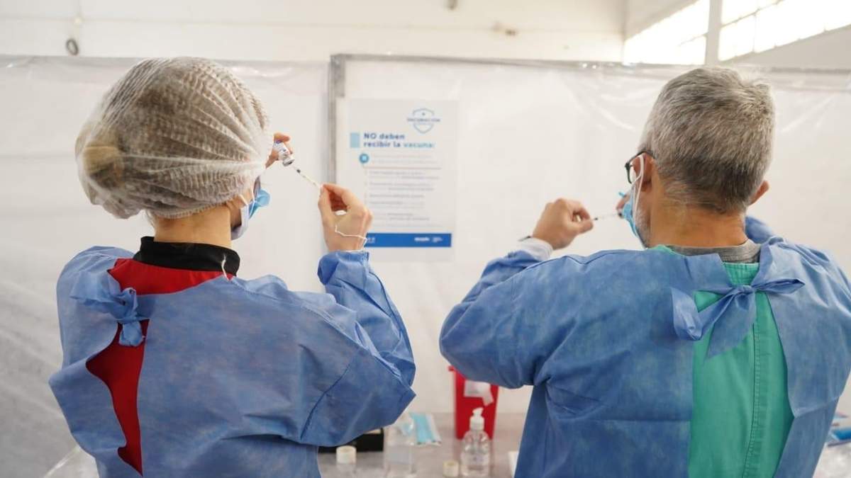 Operativo de vacunación contra el coronavirus. Fuente: (Twitter)