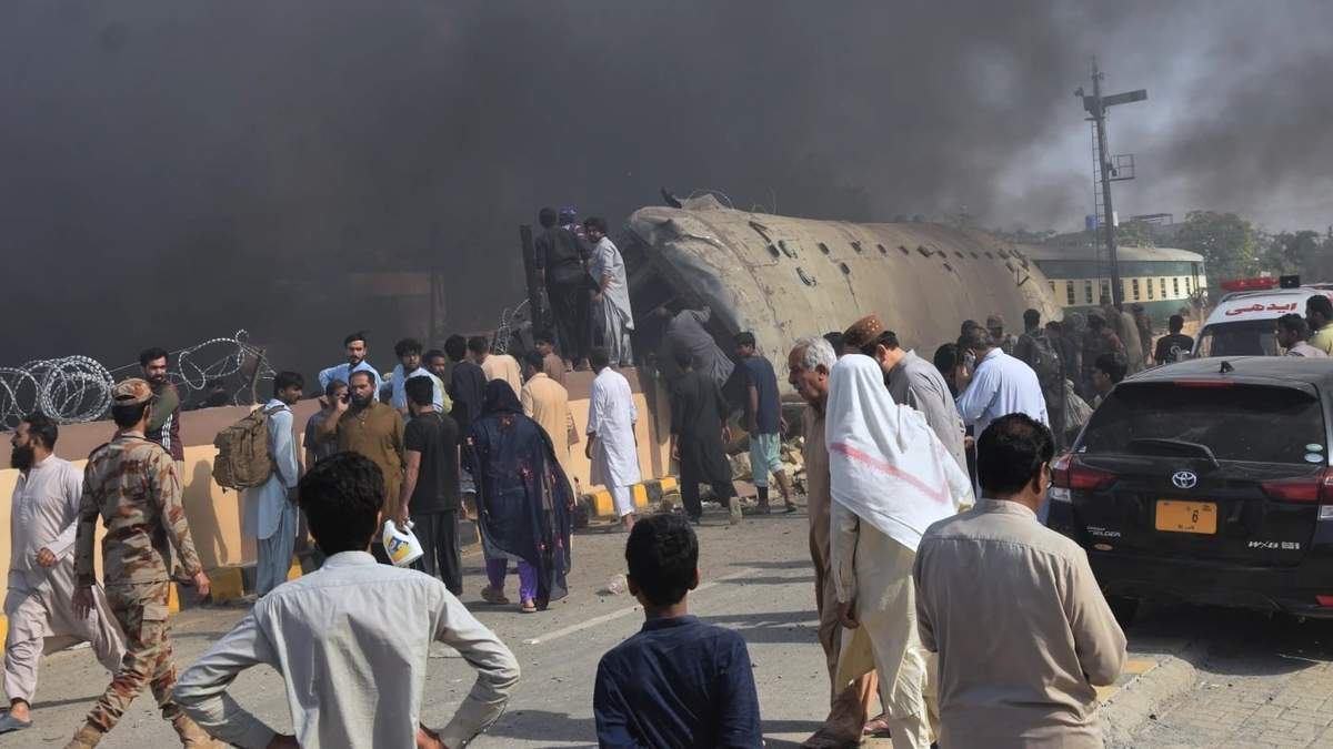 Atentado suicida cerca de una vía férrea en Pakistán deja al menos 23 muertos y más de 70 heridos