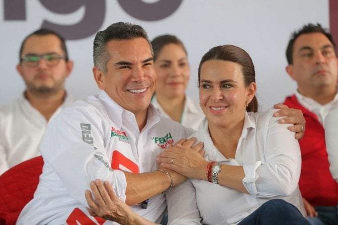 Alejandro Moreno y la diputada Carolina Viggiano