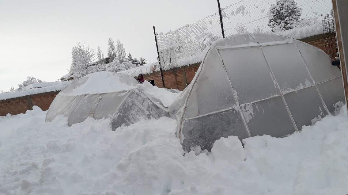 Gran cantidad de nieve acumulada en la estructura . Fuente: (Daniel Signorile)
