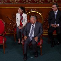 Amarrar al sucesor e incendiarle la casa