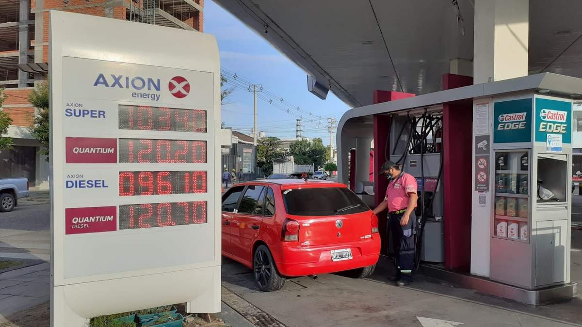 Carga de combustibles. Fuente: (Twitter)