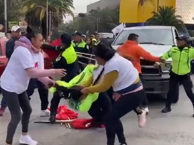 Simpatizantes de Sheinbaum golpean a policías de Tránsito de la CDMX (Video)