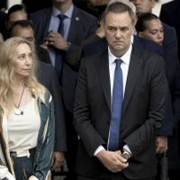Citaron a declarar a las cuatro mujeres que le prestaron dólares a Manuel Adorni