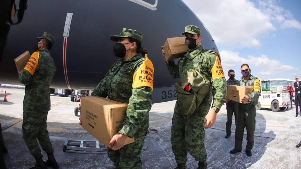 Descarga de ayuda humanitaria enviada a Rumania