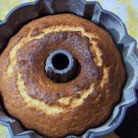 Torta de yogur con chips de chocolate: disfrutá de una merienda dulce con esta opción suavecita y muy rica