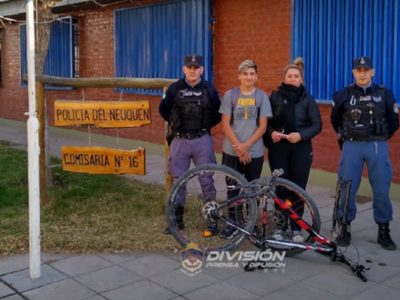 Recuperaron una bicicleta robada y se la entregaron a sus propietarios