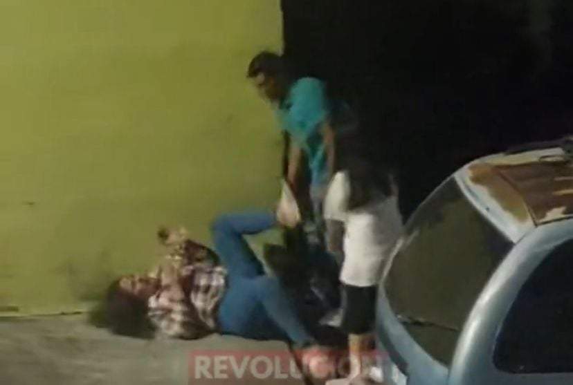 Individuo violento y con arma blanca