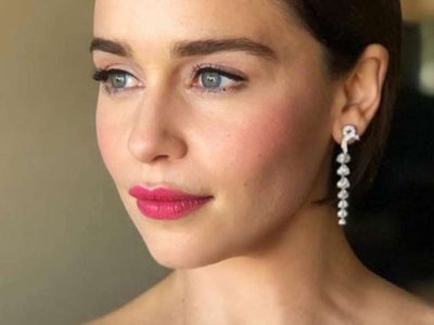 ¿Estás listo para verla así? Emilia Clarke lució un particular vestuario y...¡se le marcó todo!