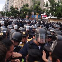 Granaderos frenan marcha 'Peña #RenunciaYa” hacia el Zócalo
