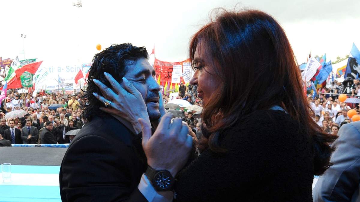 Diego Maradona junto a Cristina Kirchner. Fuente: (Twitter)