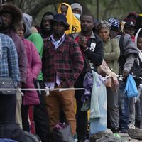 El gobierno incumple fallo que le ordena precisar las reglas del programa Quédate en México