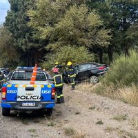 Una mujer herida por un choque frontal entre un auto y una camioneta