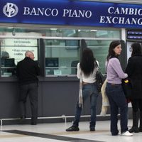 Sigue cayendo el dólar blue: cierra la jornada 2 pesos abajo