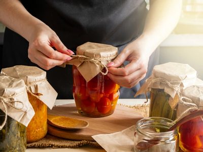No las compres más: la receta de la abuela para hacer las conservas más ricas y rendidoras en casa