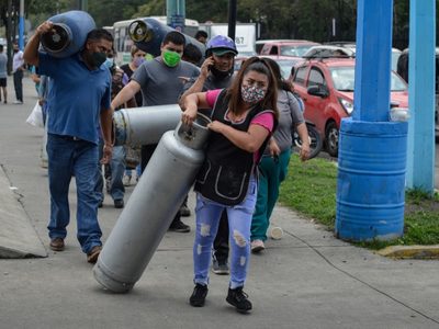 Gaseros ponen fin al paro y reanudan el servicio