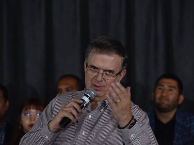 Ebrard acusa “derroche” de dinero de las otras corcholatas y alista un “reporte” a Morena