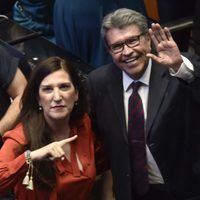 Kenia López presenta denuncia ante el INE contra Morena y sus "corcholatas"
