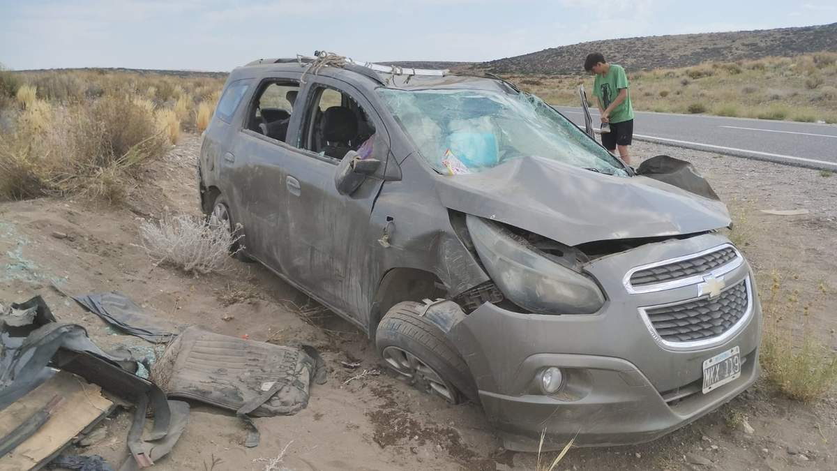 Así quedó el vehículo Chevrolet producto del auto vuelco en la Ruta Nacional 234. Fuente: (Facebook)