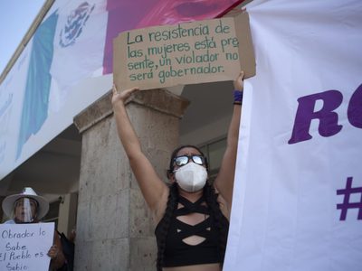 Mujeres repudian fallo del órgano electoral de Guerrero que avaló candidatura de Salgado Macedonio