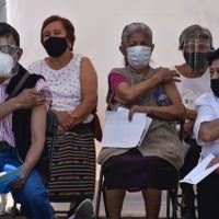 Adultos mayores vacunados podrán retornar como empacadores: Inapam