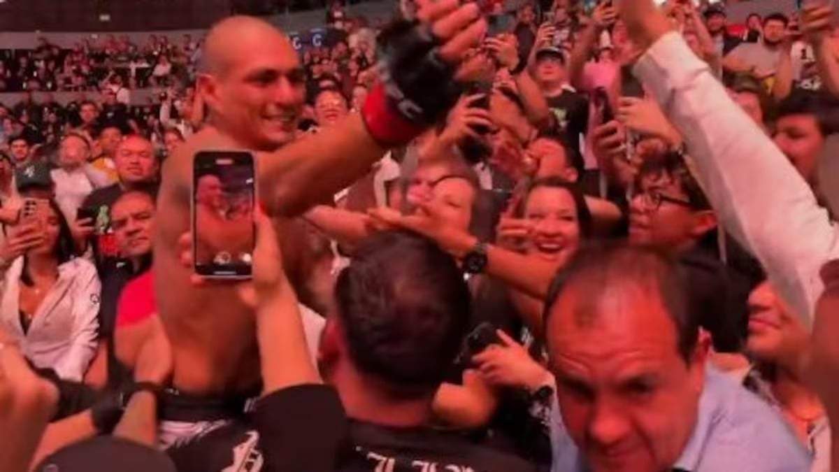 Captan a Cuauhtémoc Blanco en función de la UFC mientras colectivos protestaban en su contra
