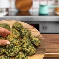 Buñuelos de papa y espinaca: están listos en 5 minutos y llevan pocos ingredientes