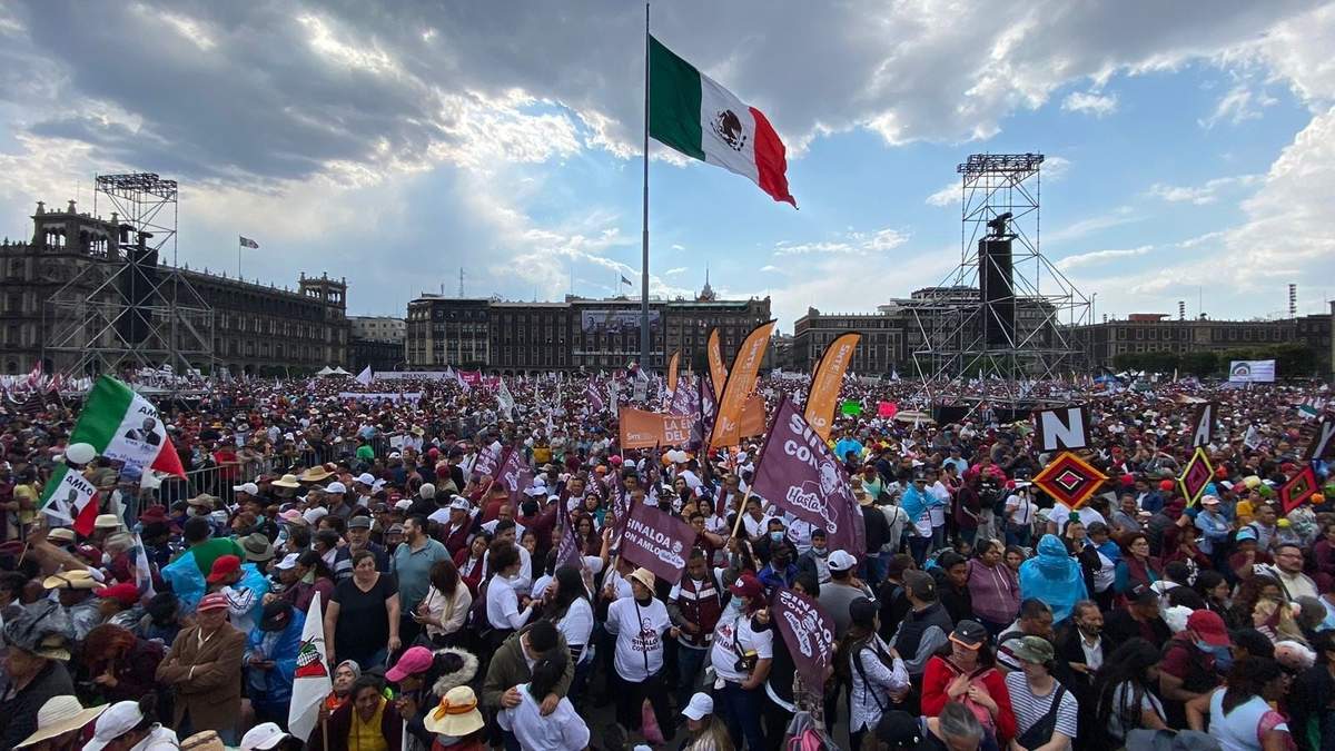 18 de marzo. Mitin en el Zócalo