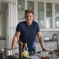 Gordon Ramsay enseña cómo cocinar pasta a la carbonara en 10 minutos