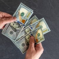 El dólar oficial cortó la caída y volvió a subir