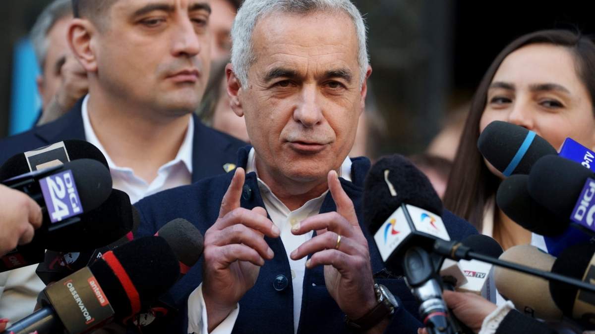 El político derechista rumano Calin Georgescu en Bucarest el 7 de marzo del 2025