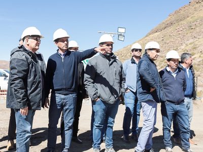 Marcos Koopmann visitó una importante obra, en el río Nahueve, que beneficiará al norte neuquino