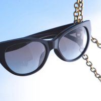 No compres unos nuevos: el secreto para dejar tus anteojos de sol como nuevos con solo 2 productos