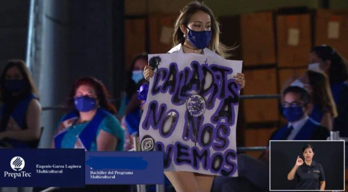 Protesta durante la graduación