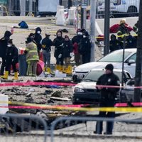 Encuentran caja negra del avión estrellado en Filadelfia