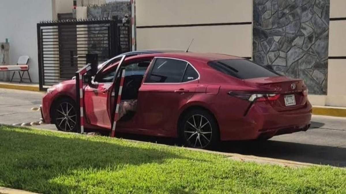 El auto de la mujer baleada en Mazatlán