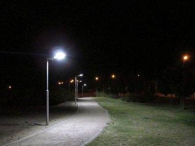 Robaron varios metros de cable en Parque Norte y dejaron 31 luminarias sin luz