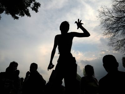 Marcha Zombie vuelve a CDMX; festejara sus XV años con quinceañera y chambelanes