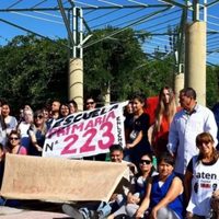 En las puertas del CPE, denunciaron violencia e inseguridad en la Escuela Primaria 223