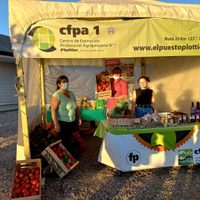 Los encargados de "El Puesto" de Plottier capacitaron sobre elaboración de productos en Senillosa