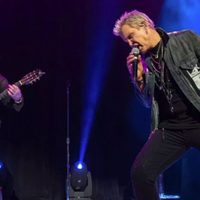 Billy Idol, eterno espíritu rocker en el Domo de Cobre