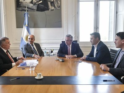 Alberto Fernández encabezó la firma de convenios energéticos para Tucumán