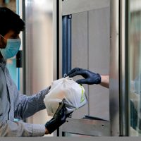 Más medidas anti coronavirus: el Gobierno evalúa armar "módulos alimentarios"