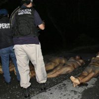 Hallan seis cuerpos desnudos, amarrados y con huellas de tortura en Veracruz