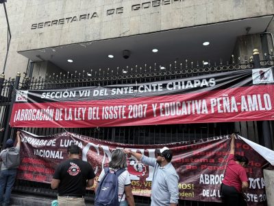 CNTE retoma mesa de negociación en Segob; llegan refuerzos para mantener plantón en el Zócalo