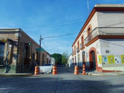 Trabajadores de Salud de Oaxaca protestan con bloqueos por despidos y falta de insumos