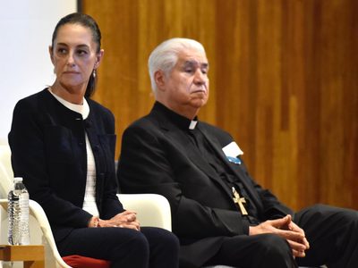 Sheinbaum firma “Compromiso por la paz” de la Iglesia pero expresa desacuerdos