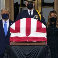 Trump fue abucheado cuando acudió a homenajear a la icónica jueza fallecida