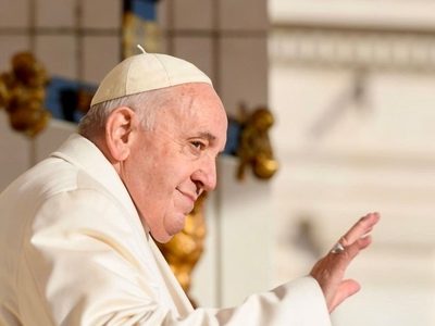 Papa critica brecha salarial de género: "¿Por qué una mujer tiene que ganar menos?"