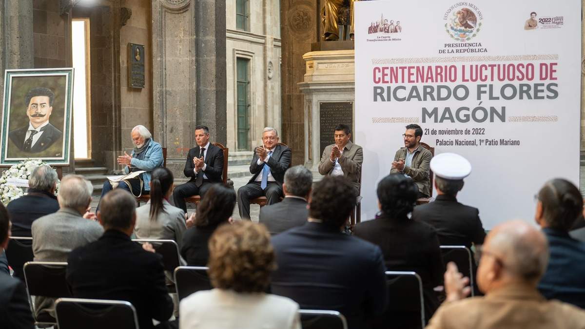 Murat y Jara flanquearon a AMLO en el centenario luctuoso de Flores Magón